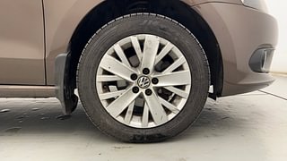 Used 2015 Volkswagen Vento [2015-2019] Highline Diesel Diesel Manual tyres RIGHT FRONT TYRE RIM VIEW