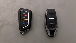 Used 2019 Mahindra XUV500 [2018-2021] W11 AT Diesel Automatic extra CAR KEY VIEW