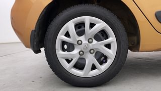 Used 2017 Hyundai Grand i10 [2017-2020] Sportz 1.2 Kappa VTVT Petrol Manual tyres RIGHT REAR TYRE RIM VIEW