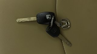 Used 2012 Honda Brio [2011-2016] S MT Petrol Manual extra CAR KEY VIEW