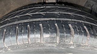 Used 2014 Maruti Suzuki Swift [2011-2017] VXi Petrol Manual tyres RIGHT FRONT TYRE TREAD VIEW