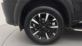 Used 2019 Mahindra XUV500 [2018-2021] W11 AT Diesel Automatic tyres RIGHT REAR TYRE RIM VIEW