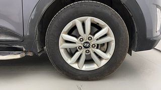 Used 2017 Hyundai Creta [2015-2018] 1.6 SX Diesel Manual tyres RIGHT FRONT TYRE RIM VIEW