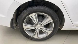 Used 2019 Hyundai Verna [2017-2020] 1.6 VTVT SX (O) Petrol Manual tyres RIGHT REAR TYRE RIM VIEW