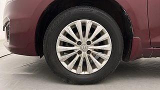 Used 2017 Maruti Suzuki Ciaz [2014-2017] VXi+ Petrol Manual tyres LEFT FRONT TYRE RIM VIEW