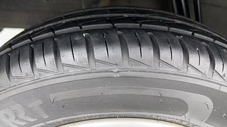 Used 2018 Renault Kwid [2017-2019] RXL 1.0 SCE Special Petrol Manual tyres RIGHT REAR TYRE TREAD VIEW