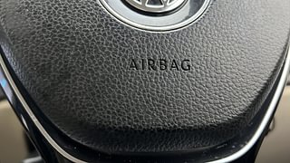 Used 2015 volkswagen Vento 1.5L Highline Diesel AT Diesel Automatic top_features Airbags