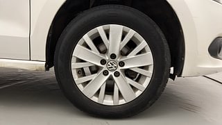 Used 2015 volkswagen Vento 1.5L Highline Diesel AT Diesel Automatic tyres RIGHT FRONT TYRE RIM VIEW