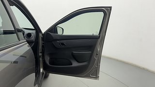 Used 2017 Renault Kwid [2015-2019] RXT Petrol Manual interior RIGHT FRONT DOOR OPEN VIEW