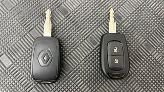 Used 2017 Renault Kwid [2015-2019] RXT Petrol Manual extra CAR KEY VIEW
