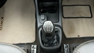 Used 2017 Renault Kwid [2017-2019] RXT 1.0 SCE Special Petrol Manual interior GEAR  KNOB VIEW