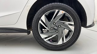 Used 2020 Hyundai New i20 Asta (O) 1.0 Turbo DCT Petrol Automatic tyres LEFT REAR TYRE RIM VIEW