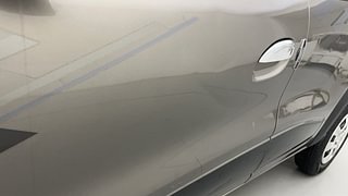 Used 2017 Renault Kwid [2015-2019] RXT Petrol Manual dents MINOR SCRATCH