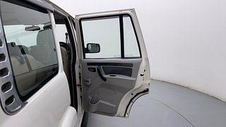 Used 2016 Mahindra Scorpio [2014-2017] S6 Plus Diesel Manual interior RIGHT REAR DOOR OPEN VIEW
