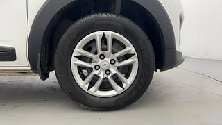 Used 2022 Renault Triber RXT Petrol Manual tyres RIGHT FRONT TYRE RIM VIEW