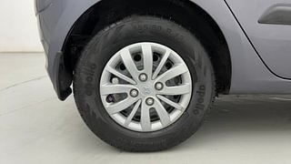 Used 2016 hyundai i10 Sportz 1.1 Petrol Petrol Manual tyres RIGHT REAR TYRE RIM VIEW