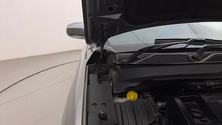 Used 2018 JEEP Compass [2017-2021] Limited (O) 1.4 Petrol AT Petrol Automatic engine ENGINE RIGHT SIDE HINGE & APRON VIEW