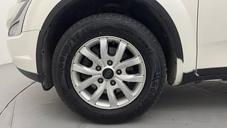 Used 2016 Mahindra XUV500 [2015-2018] W10 FWD AT 1.99 Diesel Automatic tyres LEFT FRONT TYRE RIM VIEW