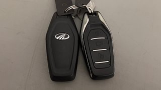 Used 2017 Mahindra XUV500 [2015-2018] W10 Diesel Manual extra CAR KEY VIEW