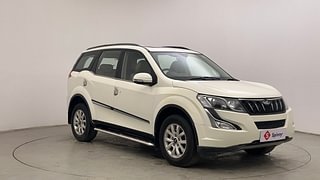 Used 2017 Mahindra XUV500 [2015-2018] W10 Diesel Manual exterior RIGHT FRONT CORNER VIEW