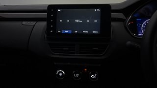 Used 2022 Renault Kiger RXZ 1.0 Turbo MT Dual Tone Petrol Manual interior MUSIC SYSTEM & AC CONTROL VIEW