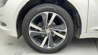 Used 2021 Tata Altroz XZ 1.2 Petrol Manual tyres LEFT FRONT TYRE RIM VIEW