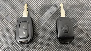 Used 2017 Renault Kwid [2015-2019] RXT Petrol Manual extra CAR KEY VIEW