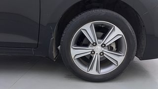 Used 2019 Hyundai Verna [2017-2020] 1.6 VTVT SX Petrol Manual tyres RIGHT FRONT TYRE RIM VIEW