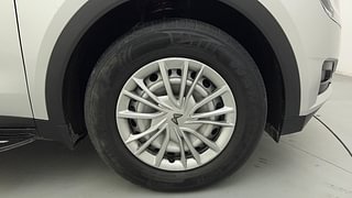 Used 2022 Mahindra XUV700 MX Petrol MT 5 STR Petrol Manual tyres RIGHT FRONT TYRE RIM VIEW