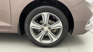 Used 2018 Hyundai Verna [2017-2020] 1.6 VTVT SX (O) Petrol Manual tyres RIGHT FRONT TYRE RIM VIEW