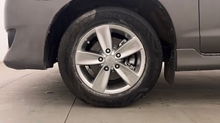 Used 2012 Toyota Innova [2008-2013] 2.5 V 8 STR Diesel Manual tyres LEFT FRONT TYRE RIM VIEW