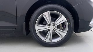 Used 2019 Hyundai Verna [2017-2020] 1.6 VTVT SX (O) Petrol Manual tyres RIGHT FRONT TYRE RIM VIEW