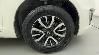 Used 2017 Maruti Suzuki Swift [2014-2017] LXI (O) Petrol Manual tyres RIGHT FRONT TYRE RIM VIEW