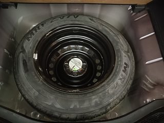 Used 2017 honda Jazz V CVT Petrol Automatic tyres SPARE TYRE VIEW