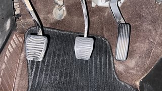 Used 2015 Mahindra XUV500 [2011-2015] W6 Diesel Manual interior PEDALS VIEW