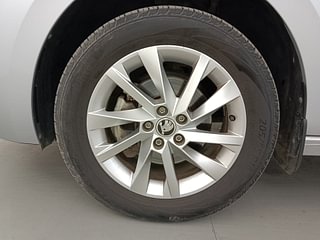 Used 2022 Skoda Slavia Ambition 1.0L TSI MT Petrol Manual tyres LEFT FRONT TYRE RIM VIEW