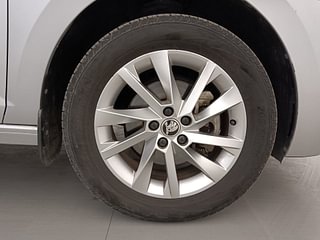 Used 2022 Skoda Slavia Ambition 1.0L TSI MT Petrol Manual tyres RIGHT FRONT TYRE RIM VIEW