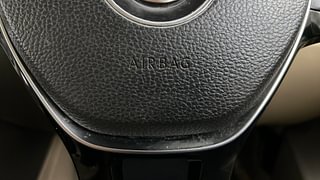 Used 2017 Volkswagen Vento [2015-2019] Highline Diesel Diesel Manual top_features Airbags