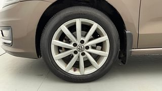 Used 2017 Volkswagen Vento [2017-2019] Highline Plus Diesel AT Diesel Automatic tyres LEFT FRONT TYRE RIM VIEW