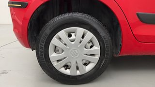 Used 2016 Maruti Suzuki Swift [2014-2017] LXI (O) Petrol Manual tyres RIGHT REAR TYRE RIM VIEW