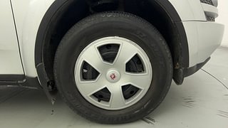 Used 2015 Mahindra XUV500 [2011-2015] W6 Diesel Manual tyres RIGHT FRONT TYRE RIM VIEW