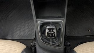 Used 2017 Hyundai Verna 1.6 VTVT SX (O) Petrol + CNG (Outside Fitted) Petrol+cng Manual interior GEAR  KNOB VIEW
