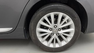 Used 2017 Toyota Camry [2015-2018] Hybrid Petrol Automatic tyres LEFT REAR TYRE RIM VIEW