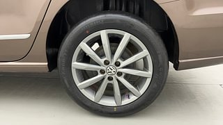 Used 2018 Volkswagen Vento [2017-2019] Highline Plus Diesel AT Diesel Automatic tyres LEFT REAR TYRE RIM VIEW