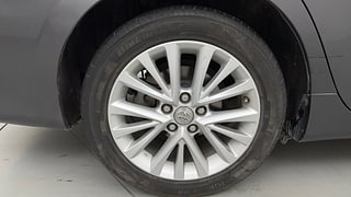 Used 2017 Toyota Camry [2015-2018] Hybrid Petrol Automatic tyres RIGHT REAR TYRE RIM VIEW