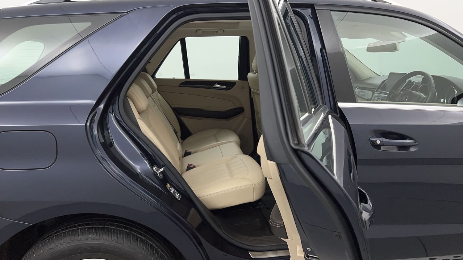 New Mercedes-Benz GLE interior RIGHT SIDE REAR DOOR CABIN VIEW
