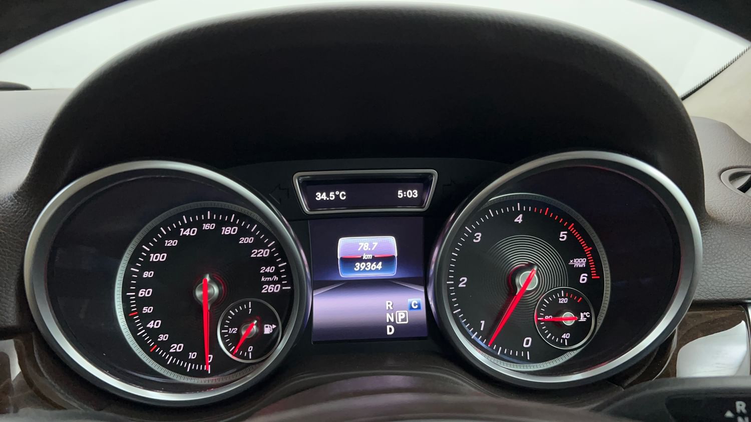 New Mercedes-Benz GLE interior CLUSTERMETER VIEW