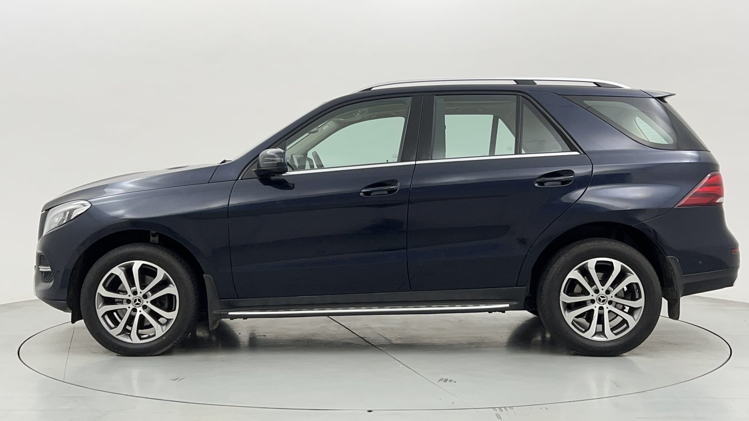 New Mercedes-Benz GLE exterior LEFT SIDE VIEW
