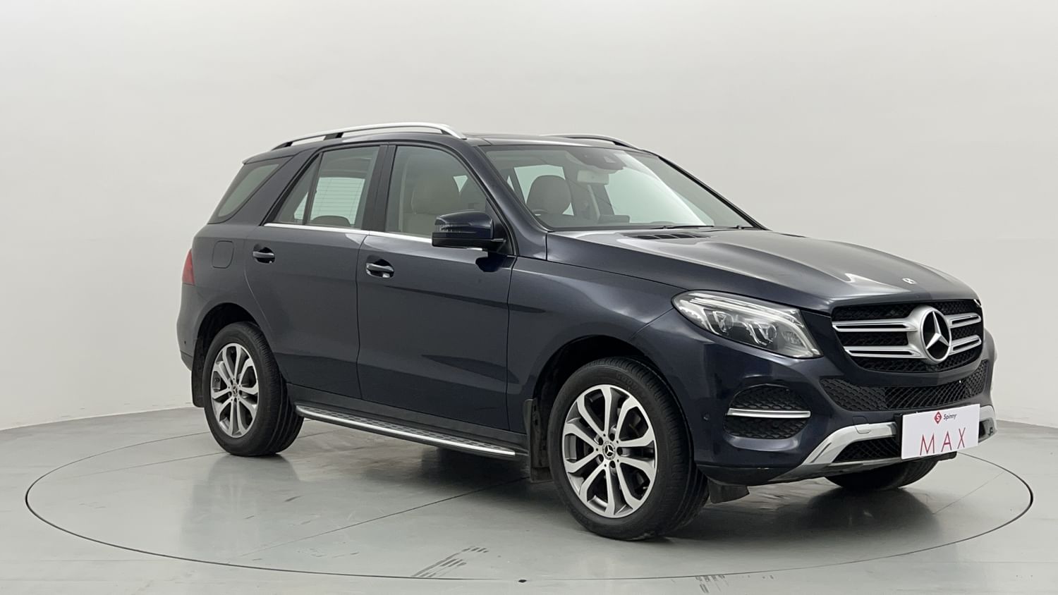 New Mercedes-Benz GLE exterior RIGHT FRONT CORNER VIEW