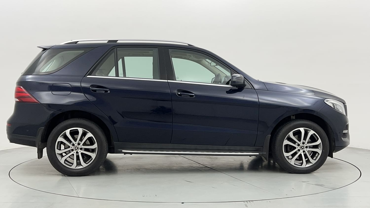 New Mercedes-Benz GLE exterior RIGHT SIDE VIEW